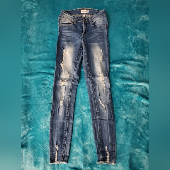 Between Us Denim - Women's Bottoms Up Distressed Skinny‎ Jeans Size 3